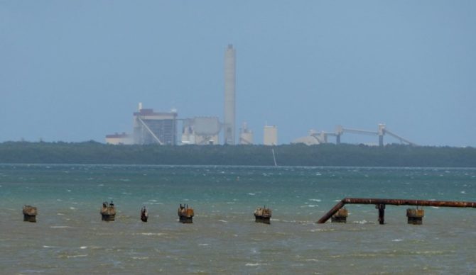 The AES coal-fired power plant in Guayamas, Puerto Rico. Photo: Lloréns
