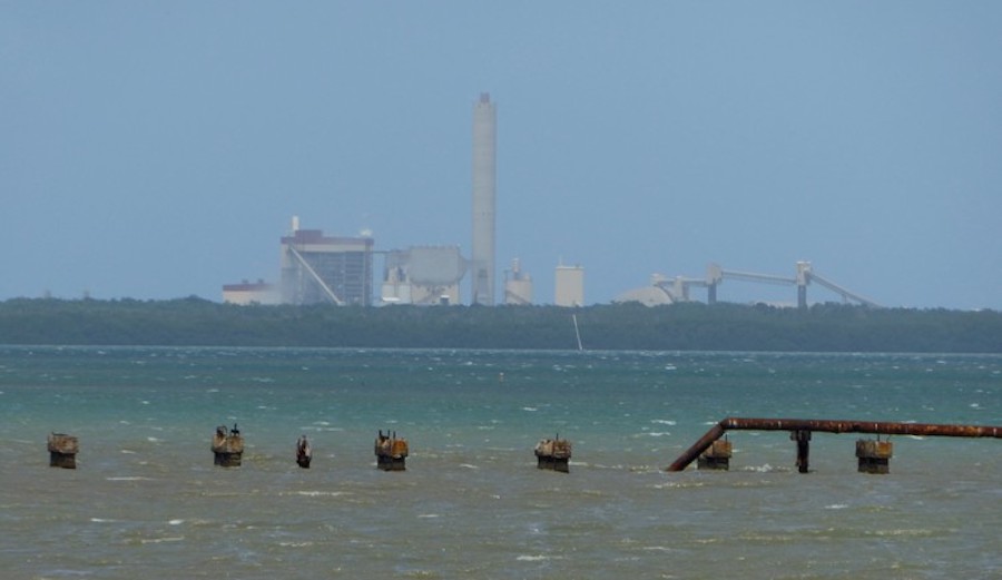 The AES coal-fired power plant in Guayamas, Puerto Rico. Photo: Lloréns