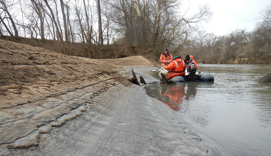 Taking core samples at the site of a coal ash spill on the Dan River in North Carolina, 2014. Steve Alexander, USFWS/Flickr, CC BY