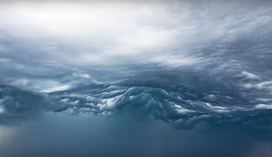 Eerie new cloud formation looks exactly like a wave.