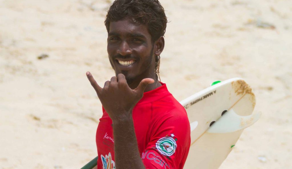 A competitor from the 2016 Indian Open of Surfing throws down some aloha vibes. Photo: Indian Open of Surfing