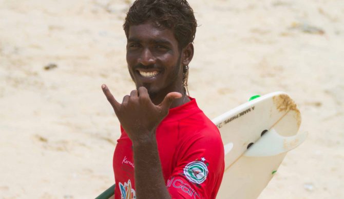 A competitor from the 2016 Indian Open of Surfing throws down some aloha vibes. Photo: Indian Open of Surfing