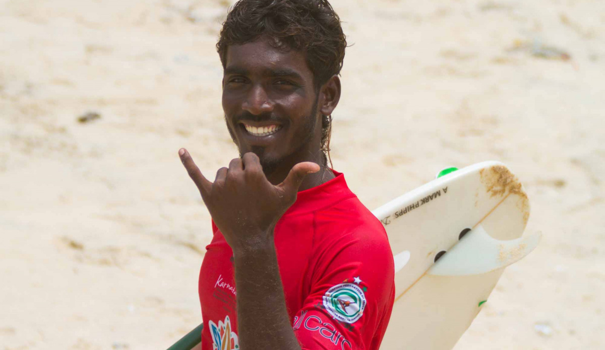 A competitor from the 2016 Indian Open of Surfing throws down some aloha vibes. Photo: Indian Open of Surfing
