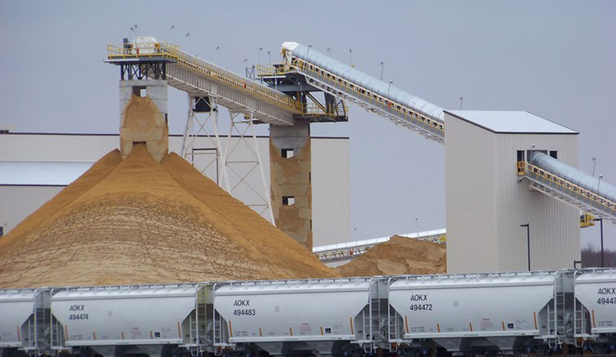 Sand for use in hydraulic fracturing operations at a processing plant in Chippewa Falls, Wisconsin in 2011. Photo: AP Photo/Steve Karnowski), Author provided