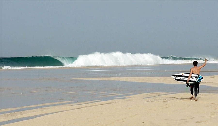 Natxo Gonzalez Discovered a Stunningly Perfect Wave on the Edge of the Desert