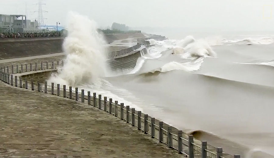Tidal bores are incredible things, and there is, perhaps, no more incredible tidal bore that the one on China's Qiantang River.