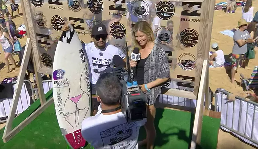 Italo Ferreira's board art at the Billabong Pipe Masters... how eye-catching!