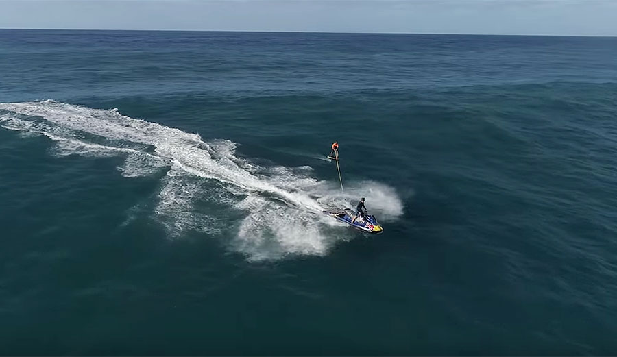 Foil master Lenny and Pipe Master O'Brien headed out on a ski to Third Reef and did something that only a handful of people on earth could do.