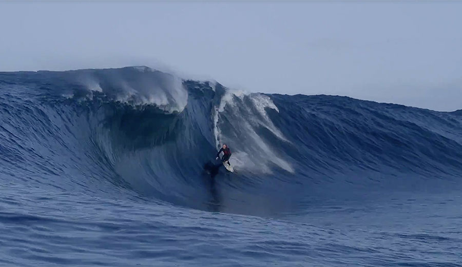 Surfing at the Right is more like spelunking than surfing. Caves! Giant caves!