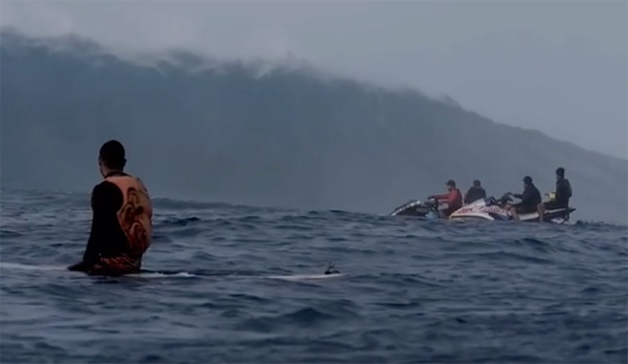As you are no doubt well aware, a giant swell has been making its way across the Pacific towards Hawaii.