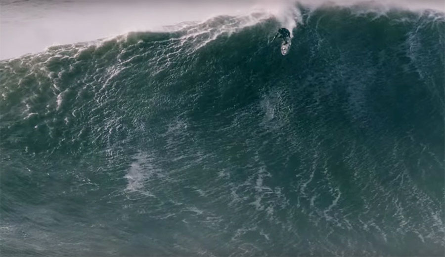 When Alex Botelho started paddling for this Nazaré bomb, it looked like it was going to be a horrendous wipeout. It was not.