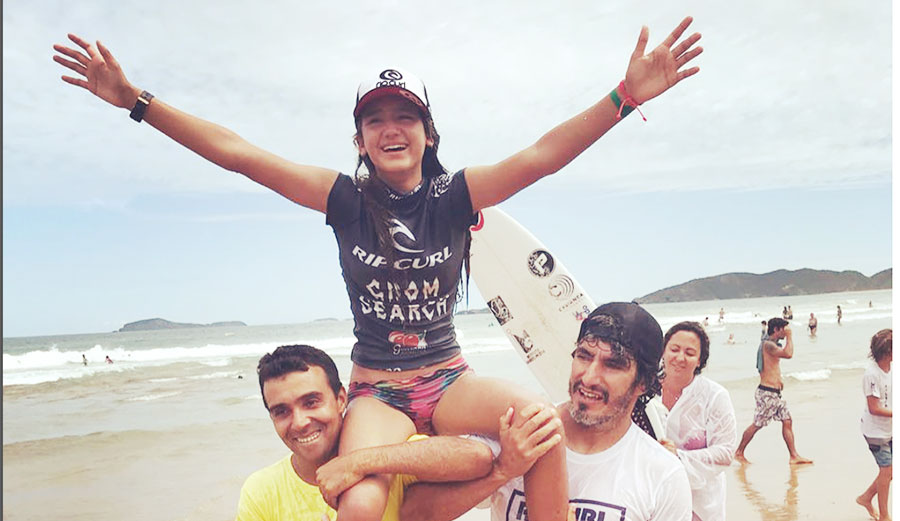 Sophia Medina in a spot that's very familiar to her older brother. Image: Gabriel Medina/Instagram