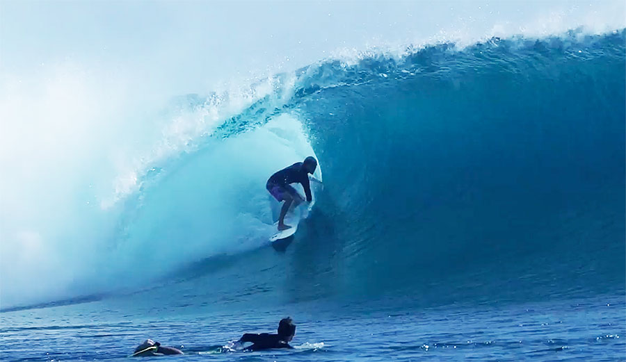 Since Cloudbreak is blowing up in ways it hasn't for years, it is stealing all the thunder from all the other amazing waves in the area. As it should, perhaps, but let's not forget the little brother, Restaurants.
