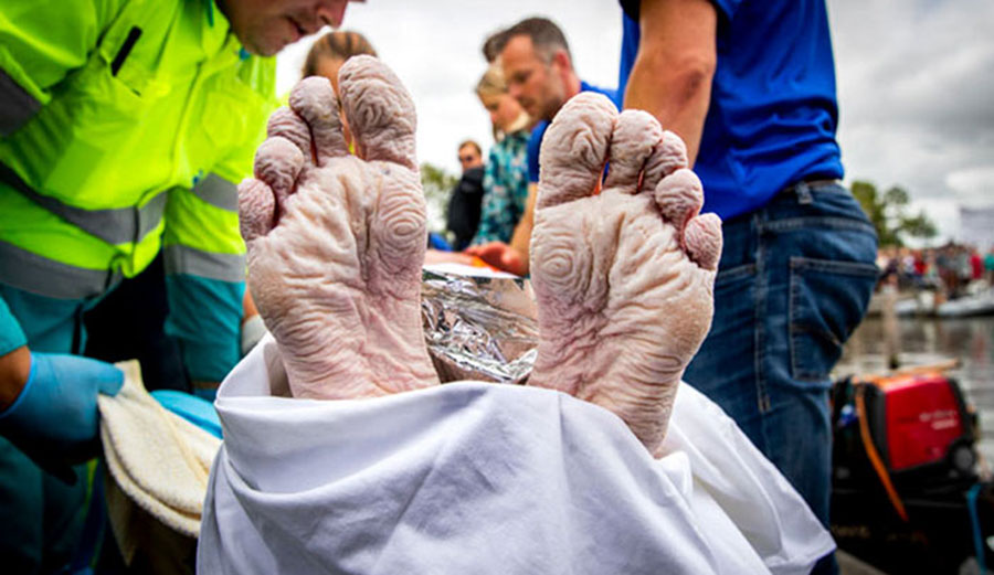 Maarten van der Weijden swimming for cancer research