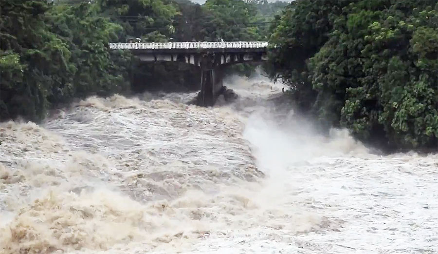 Hurricane Lane hits Hilo and Big Island Hawaii