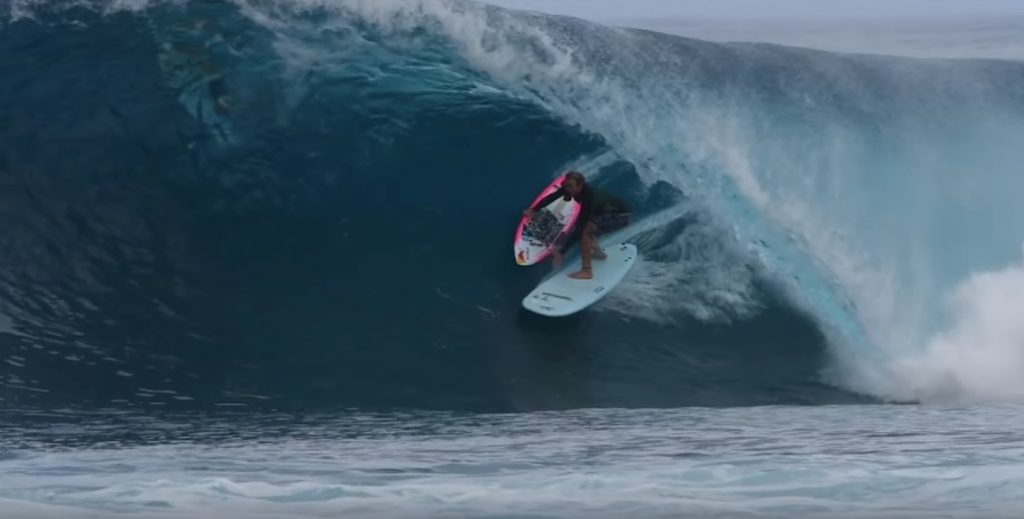Jamie O'Brien board transfer at Backdoor. Photo: Screenshot/Youtube