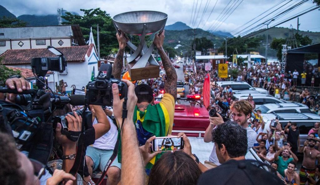 Gabriel Medina welcomed home with a huge parade in Maresias. Photo: Kaique Silva