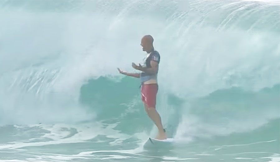 Kelly Slater surfing Billabong Pipe Masters 2018