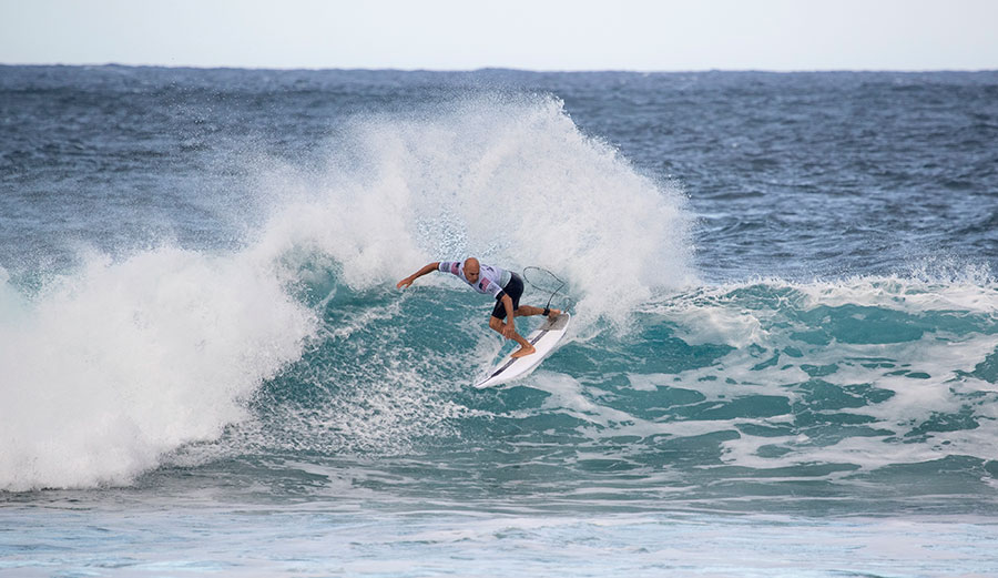 Kelly Slater surfing Billabong Pipeline Masters