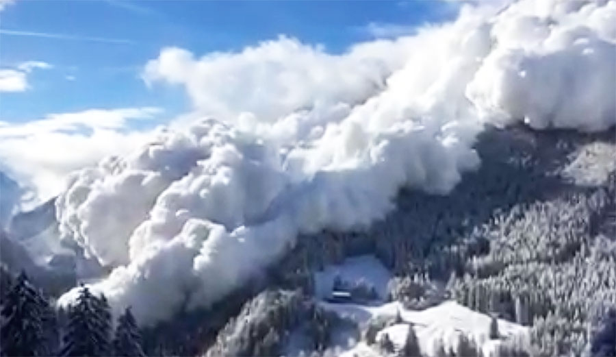 Huge avalanche in Vinadi, Switzerland on January 15th