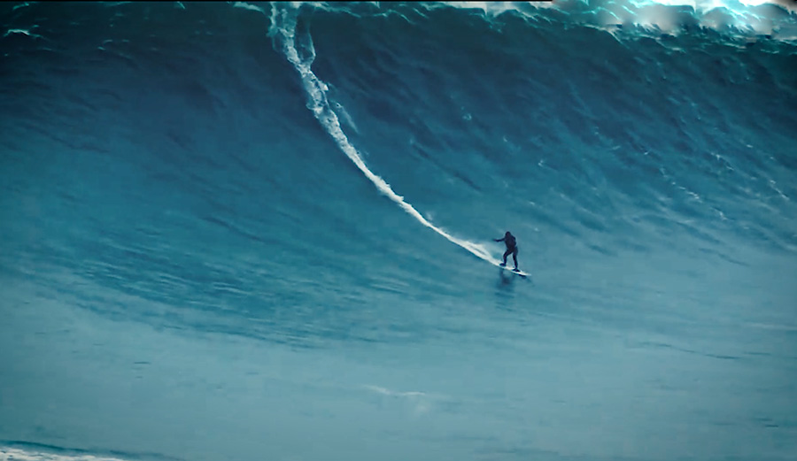 Joana Andrade surfs nazare