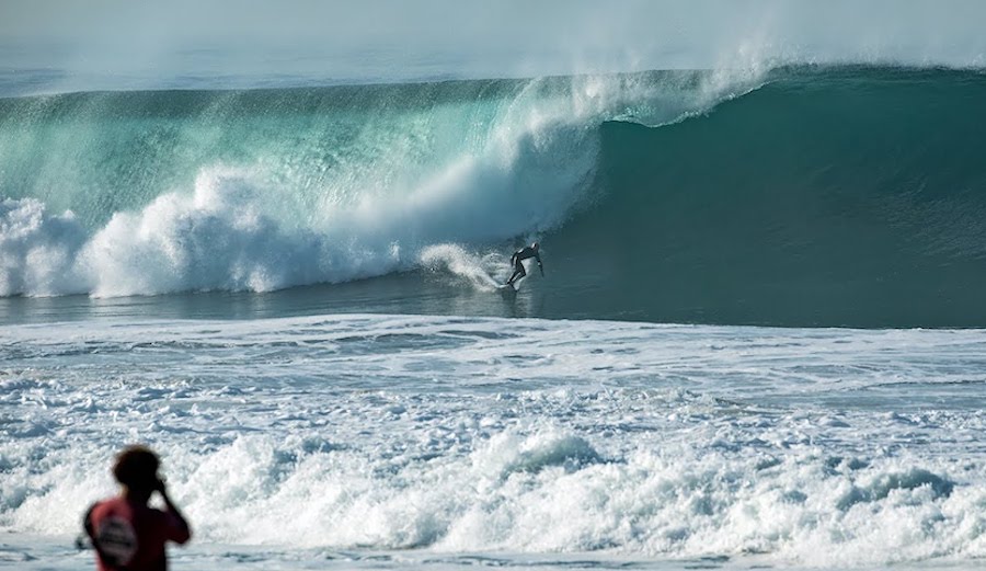 Plenty of big waves and barrel dodging in Los Angeles last Wednesday. Photo: Porto Surfer