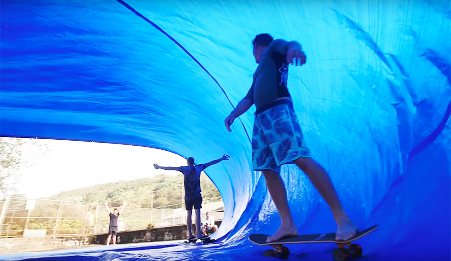 Jamie O'Brien tarp surfing