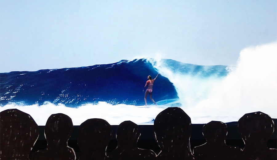 Stephanie Gilmore surfing