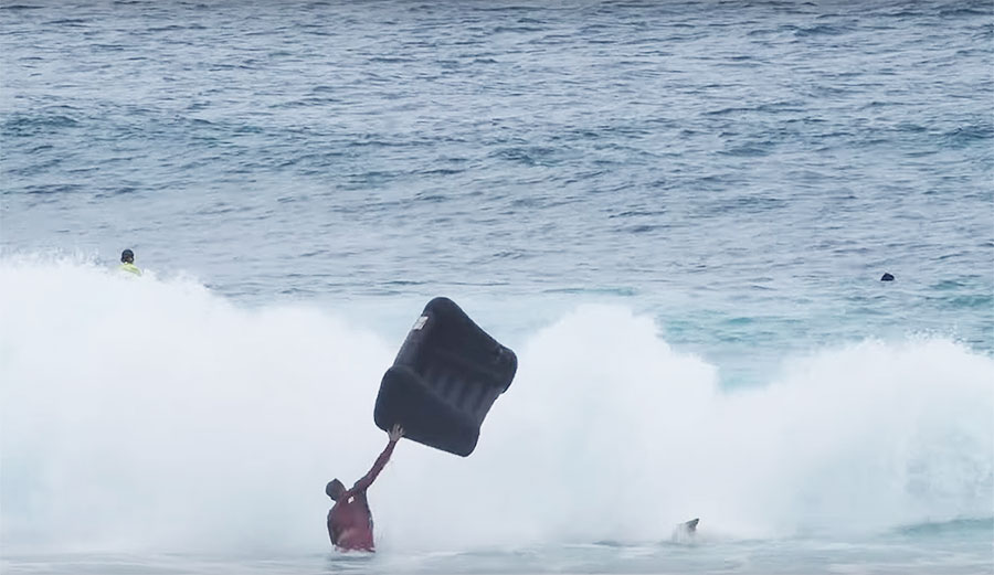 Jamie O'Brien couch surfing Pipeline
