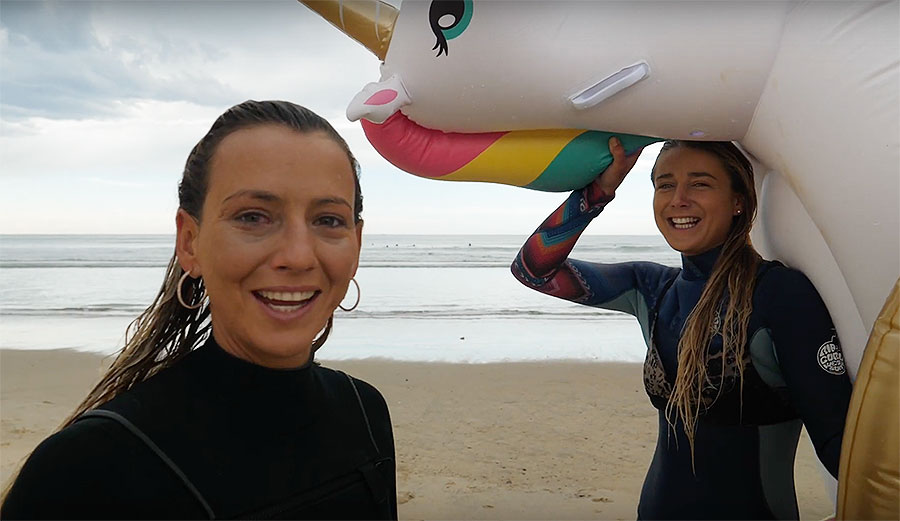 Maud le Car and Claire Gaya play a game of kook