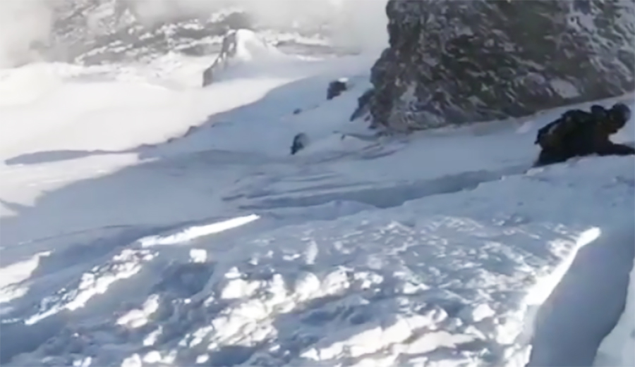 Hussain Balti witnessed this huge avalanche in the alps