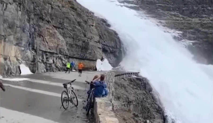 Spring means big avalanches in the mountains