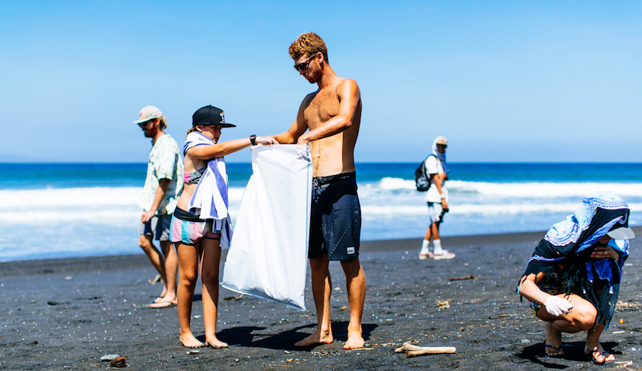 The beach cleanup after Round 3 of the Corona Bali Protected, 2018.