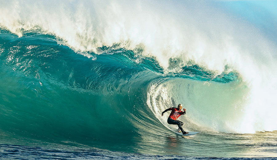 Italo Ferreira surfing at The Box