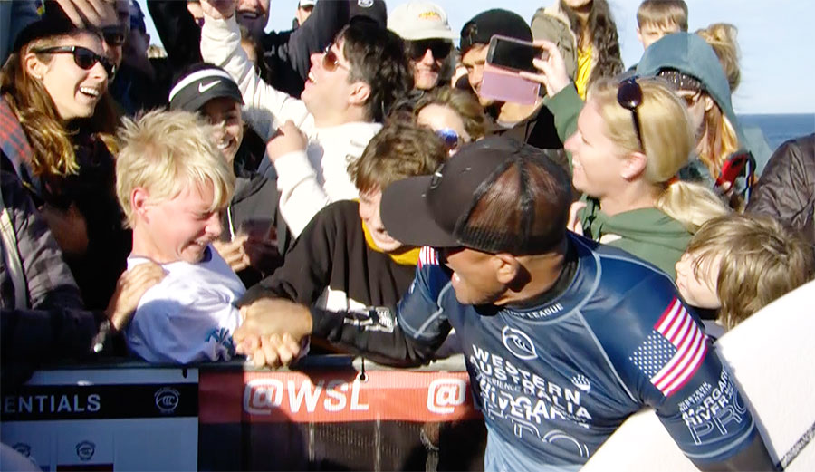 Kelly Slater arm wrestling kids