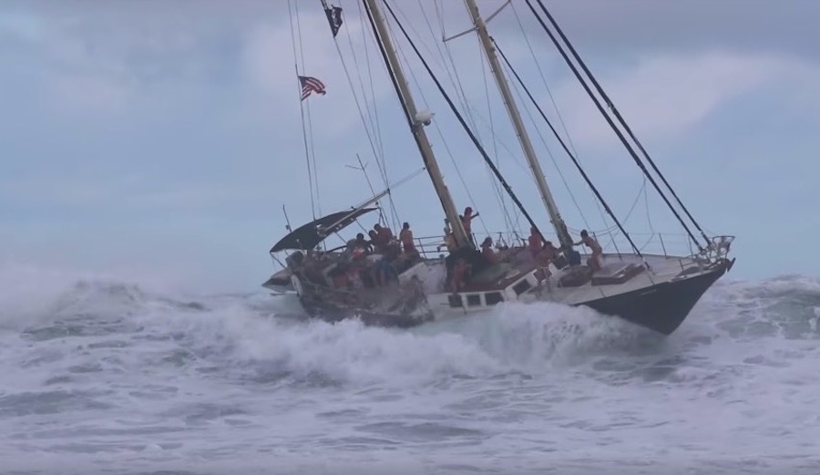 Boat nearly capsizes near Ala Moana