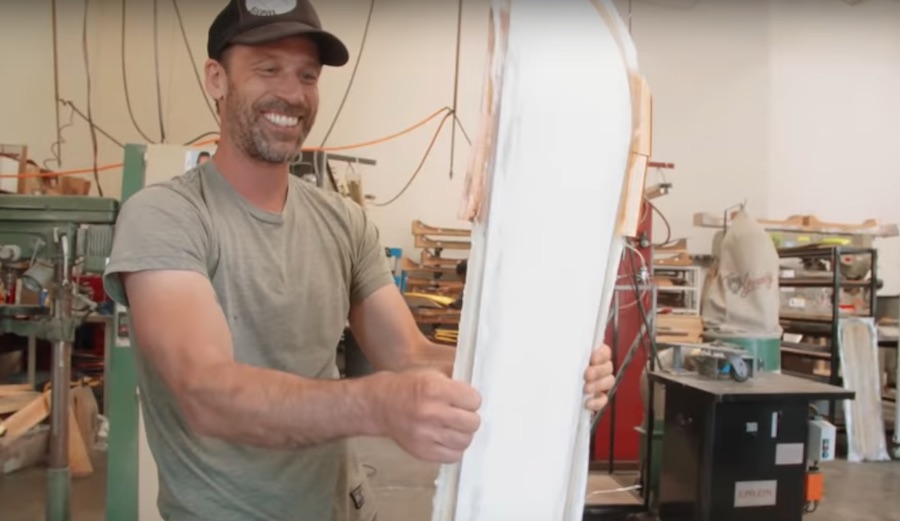 Here's the Ultimate DIY Snowboard Made for 100 Bucks