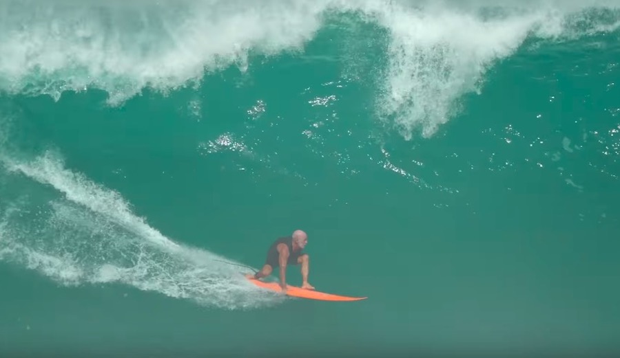 Michael Ho nabs a bomb at Pipeline. Photo: YouTube
