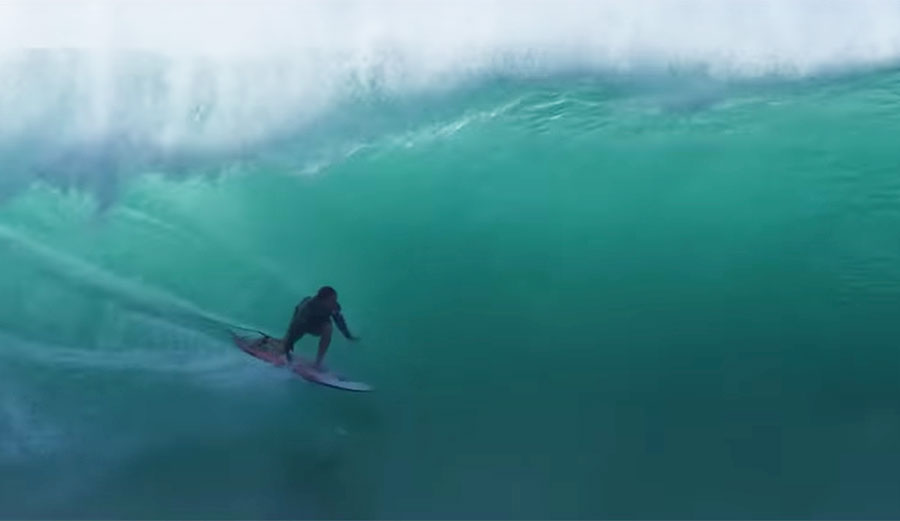 Jamie O'Brien surfing Pipeline