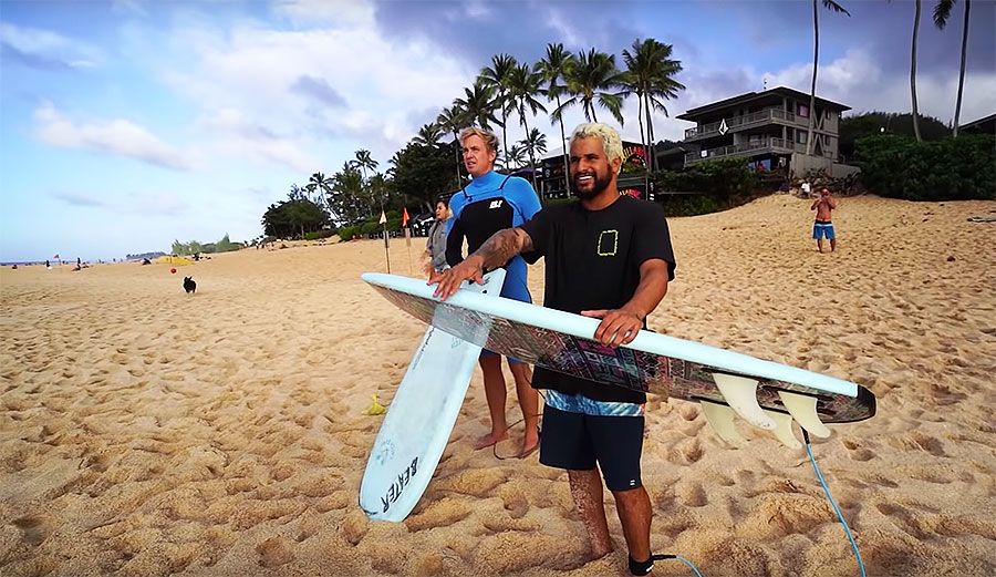 Jamie O'Brien and Italo Ferreira surfing