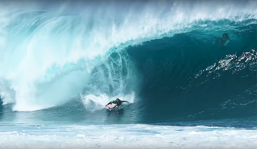 Jamie O'Brien surfing pipeline