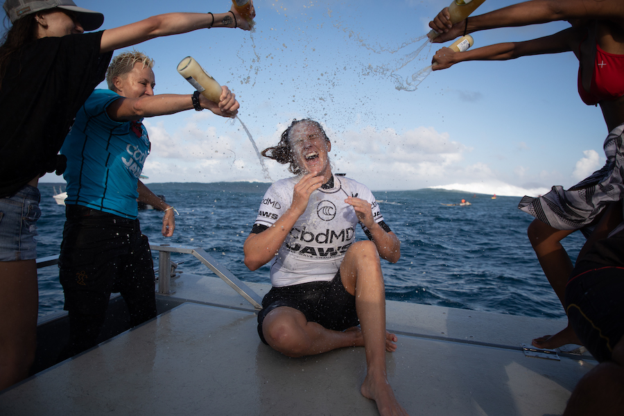 Paige Alms celebrating her third Jaws title