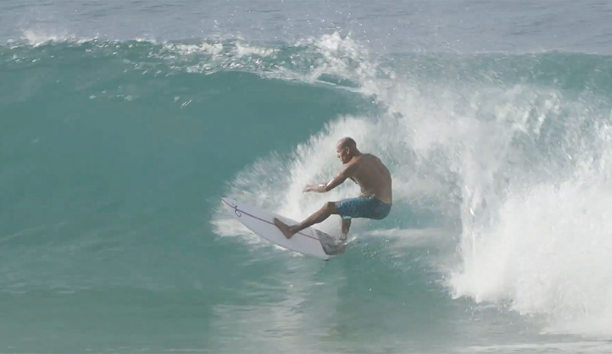 Kelly Slater surfing Off-the-Wall in Hawaii