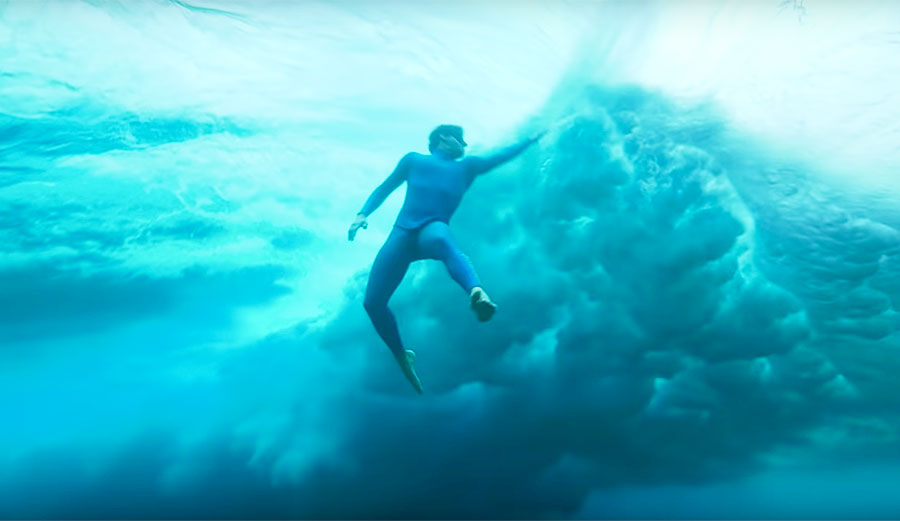 Arnaud Jerald freediving in Tahiti