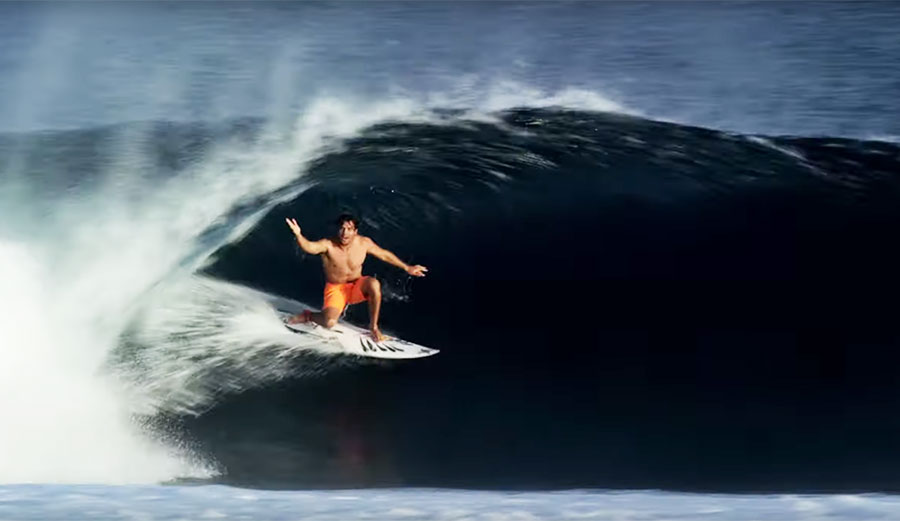 Julian Wilson surfing Cloudbreak