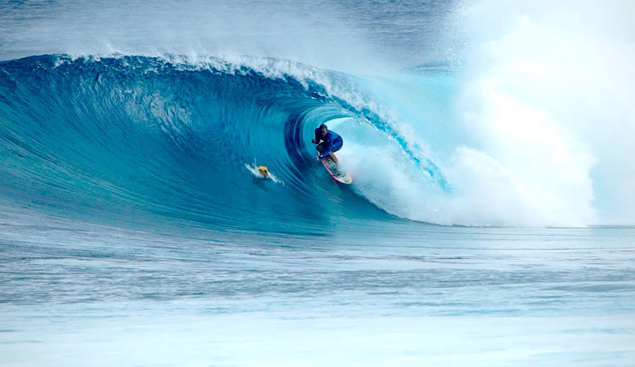 Jamie O'Brien surfing Backdoor