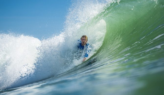 bodysurfing,