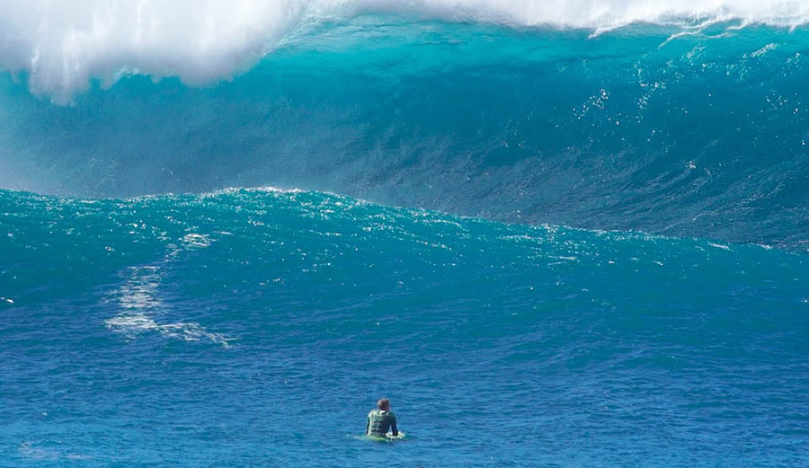 Jamie O'Brien surfing Pipeline