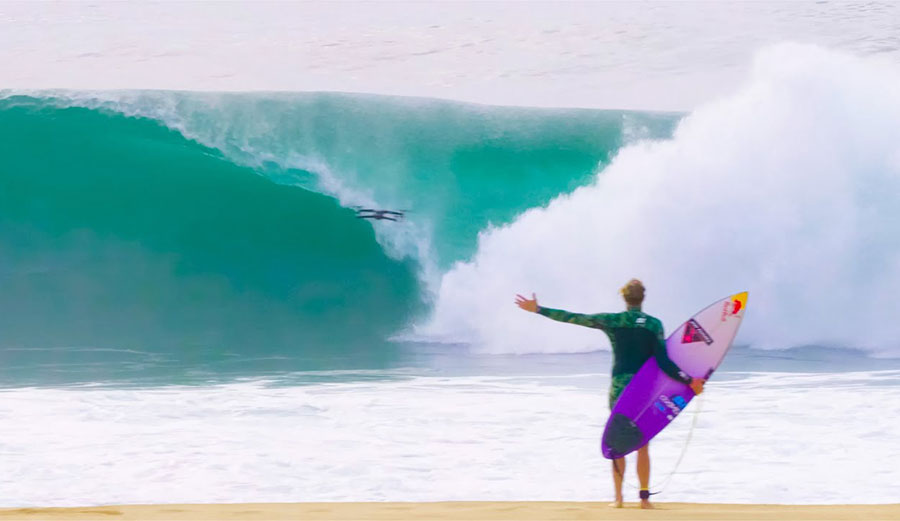 Jamie O'Brien surfing