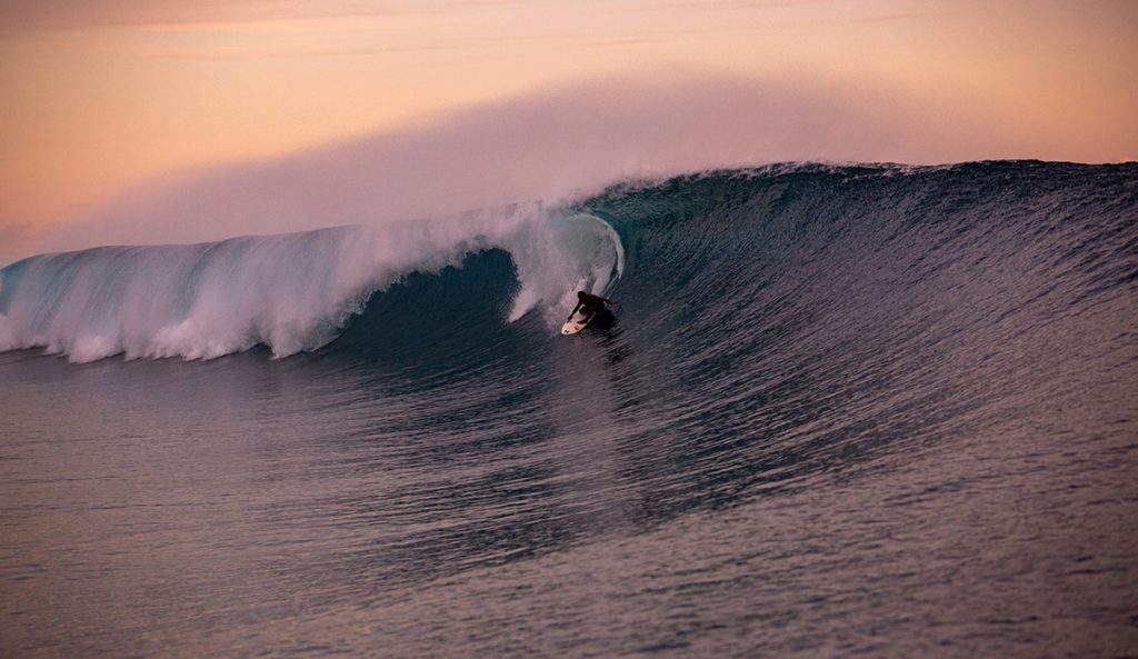 teahupoo, tahiti, gilbert teave,
